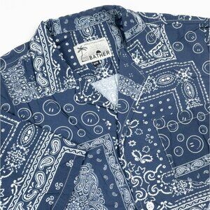 Bather Bandana Camp Shirt Men's Medium Paisley Smiley Graphic Button-Up Canada